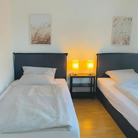 Ganzes Haus, 80qm, Parkplatz, 6 Personen, 3 Schlafzimmer, Wlan *