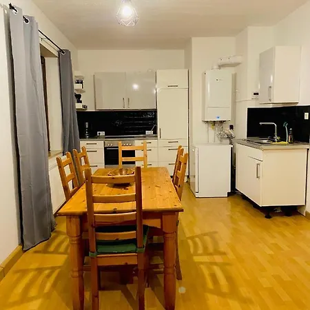 Ganzes Haus, 80qm, Parkplatz, 6 Personen, 3 Schlafzimmer, Wlan
