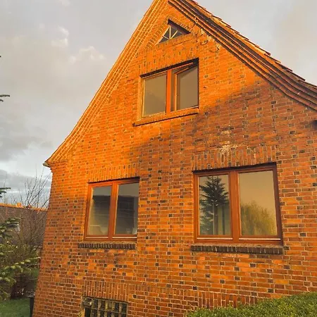 Ganzes Haus, 80qm, Parkplatz, 6 Personen, 3 Schlafzimmer, Wlan Prázdninový dům