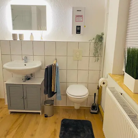 Ganzes Haus, 80qm, Parkplatz, 6 Personen, 3 Schlafzimmer, Wlan Prázdninový dům *