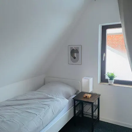 Ganzes Haus, 80qm, Parkplatz, 6 Personen, 3 Schlafzimmer, Wlan * Neuenkirchen (Stade)