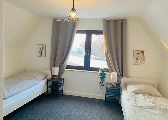 Ganzes Haus, 80qm, Parkplatz, 6 Personen, 3 Schlafzimmer, Wlan 度假居