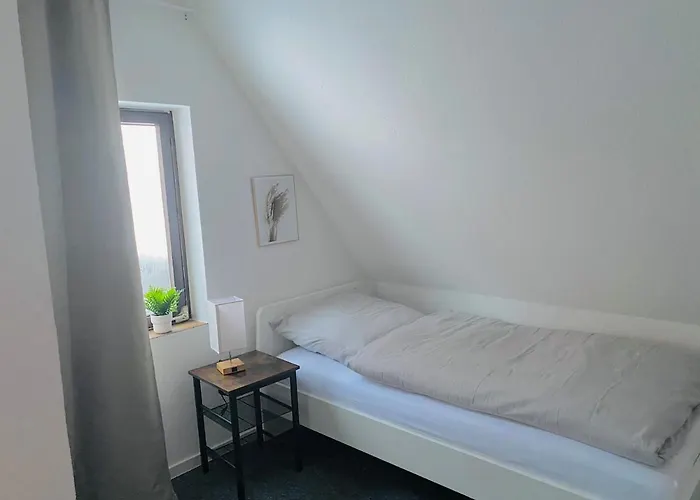 Ganzes Haus, 80qm, Parkplatz, 6 Personen, 3 Schlafzimmer, Wlan *